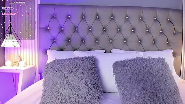 LunaBloomn online show from 03-31-26, 05:04