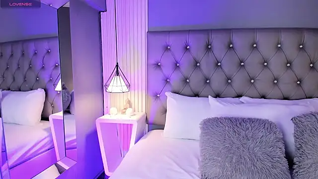 LunaBloomn online show from 02-13-26, 05:13