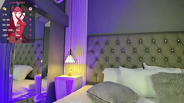 LunaBloomn online show from 11-20-25, 05:57