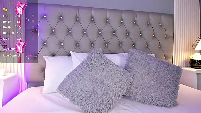 LunaBloomn online show from 03-18-26, 05:03