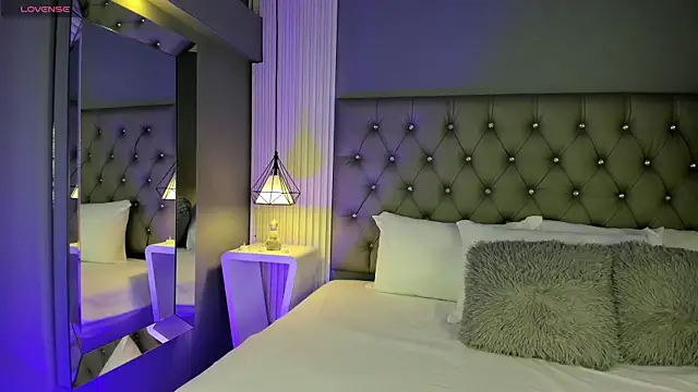 LunaBloomn online show from 11-24-25, 05:02