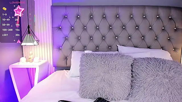 LunaBloomn online show from 03-10-26, 05:06