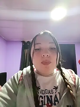 Snapshot of Lunna_azul chatting on 10-23-25, 02:16 Lunna azul online show from 10-23-25, 02:16
