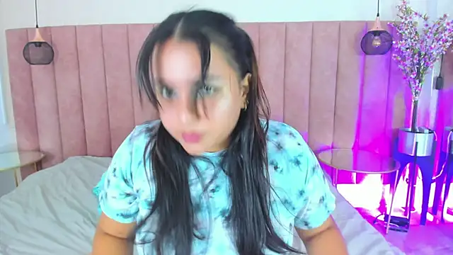 IvannaaVega online show from 10-18-25, 05:09