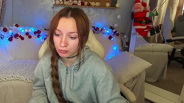 Snapshot of FoxyMayy chatting on 12-14-25, 11:32 FoxyMayy online show from 12-14-25, 11:32