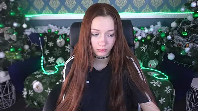 Snapshot of FoxyMayy chatting on 12-22-25, 12:11 FoxyMayy online show from 12-22-25, 12:11