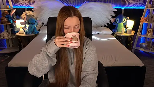 Snapshot of FoxyMayy chatting on 11-19-25, 02:06 FoxyMayy online show from 11-19-25, 02:06