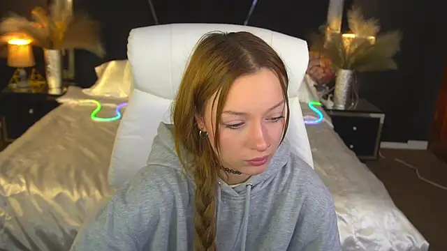 Snapshot of FoxyMayy chatting on 11-30-25, 07:42 FoxyMayy online show from 11-30-25, 07:42