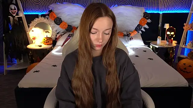 Snapshot of FoxyMayy chatting on 10-29-25, 02:16 FoxyMayy online show from 10-29-25, 02:16