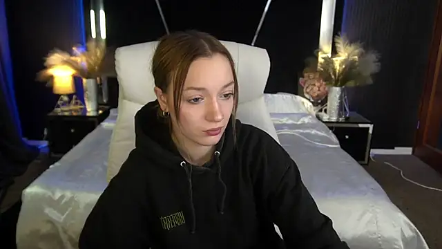 Snapshot of FoxyMayy chatting on 11-25-25, 02:17 FoxyMayy online show from 11-25-25, 02:17