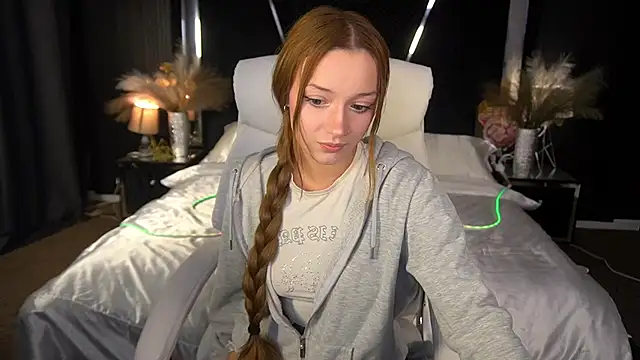 Snapshot of FoxyMayy chatting on 11-09-25, 09:08 FoxyMayy online show from 11-09-25, 09:08