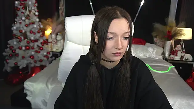 Snapshot of FoxyMayy chatting on 12-16-25, 10:25 FoxyMayy online show from 12-16-25, 10:25