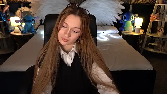 Snapshot of FoxyMayy chatting on 11-21-25, 08:19 FoxyMayy online show from 11-21-25, 08:19