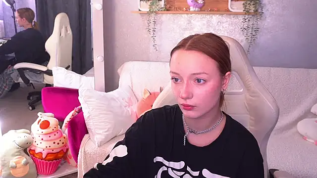 Snapshot of FoxyMayy chatting on 10-10-25, 07:20 FoxyMayy online show from 10-10-25, 07:20