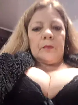 Snapshot of Casandra_Cruz chatting on 10-22-25, 12:04 Casandra Cruz online show from 10-22-25, 12:04