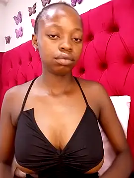 Snapshot of BlackberriesXxx chatting on 02-20-26, 12:18 BlackberriesXxx online show from 02-20-26, 12:18