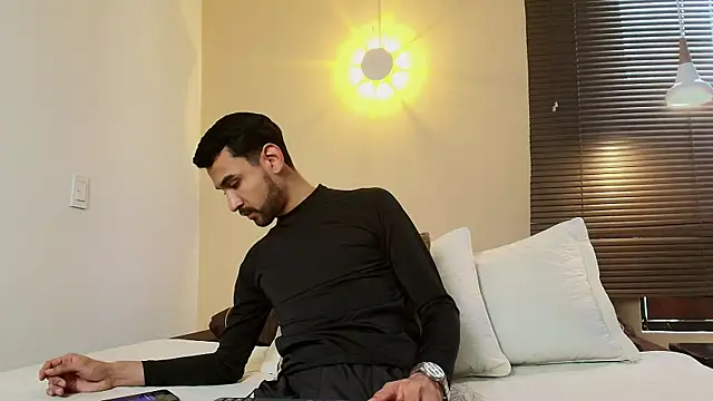 Axel Moon S online show from 10-21-25, 07:24