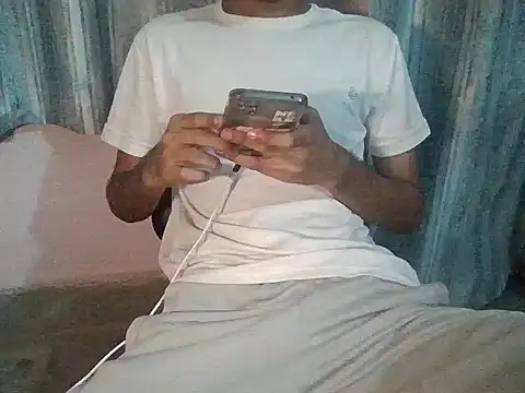 Snapshot of ash706339 chatting on 09-13-25, 05:46 ash706339 online show from 09-13-25, 05:46