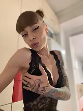 BabyBee  online show from 10-07-25, 01:39