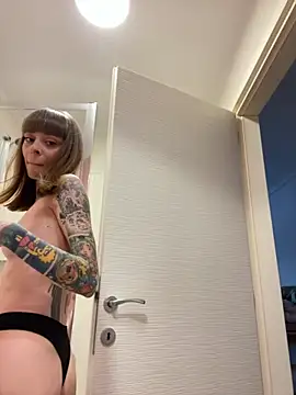 BabyBee  online show from 10-14-25, 10:05
