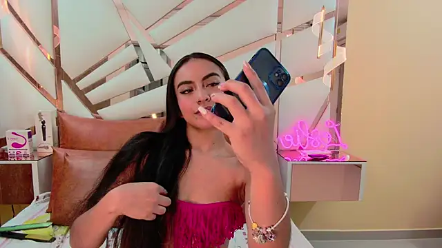 Leslie Bussh  online show from 12-17-25, 12:10