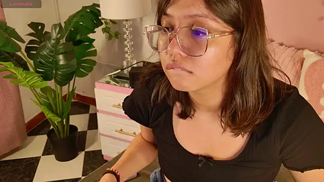 Lauuu2007 online show from 03-30-26, 09:05