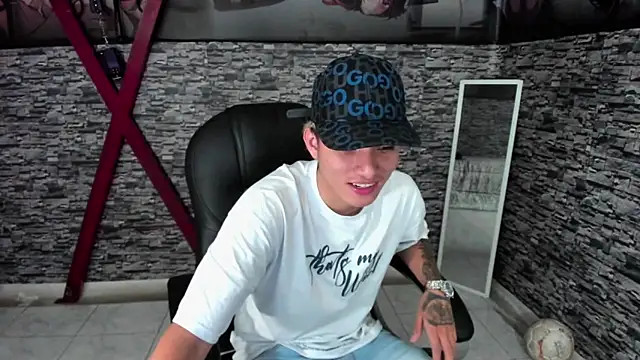 Snapshot of weesley_boy chatting on 10-11-25, 07:48 weesley boy online show from 10-11-25, 07:48