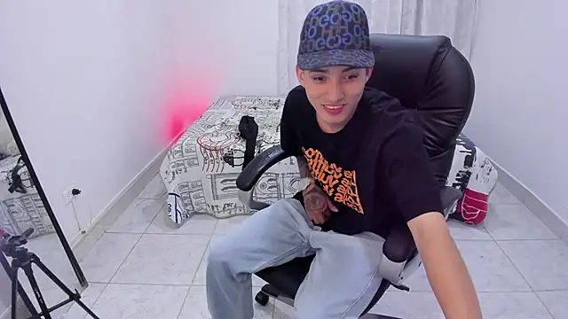 Snapshot of weesley_boy chatting on 09-26-25, 04:19 weesley boy online show from 09-26-25, 04:19