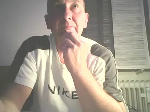 Snapshot of niezlomny75 chatting on 09-16-25, 07:04 niezlomny75 online show from 09-16-25, 07:04