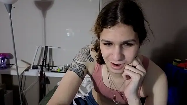 cuddlyavenue online show from 01-18-26, 02:04