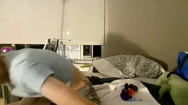 cuddlyavenue online show from 10-16-25, 01:14