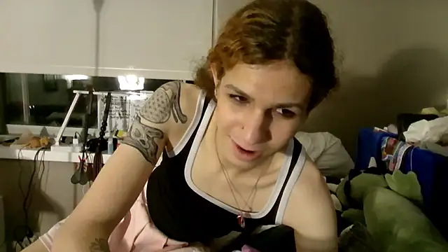 cuddlyavenue online show from 10-18-25, 01:07