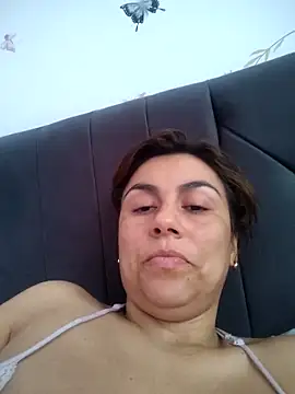 Snapshot of vanessa-titisM chatting on 05-10-26, 05:15 vanessa-titisM online show from 05-10-26, 05:15