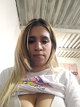 Snapshot of AngelitaSexyCam chatting on 09-26-25, 01:45 AngelitaSexyCam online show from 09-26-25, 01:45