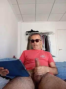 Snapshot of EmilioTaladdro chatting on 05-28-26, 11:16 EmilioTaladdro online show from 05-28-26, 11:16
