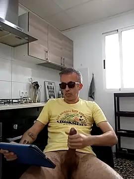 Snapshot of EmilioTaladdro chatting on 05-12-26, 09:26 EmilioTaladdro online show from 05-12-26, 09:26