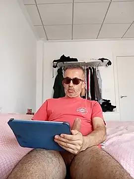 Snapshot of EmilioTaladdro chatting on 05-17-26, 01:22 EmilioTaladdro online show from 05-17-26, 01:22