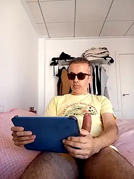 Snapshot of EmilioTaladdro chatting on 05-11-26, 08:38 EmilioTaladdro online show from 05-11-26, 08:38