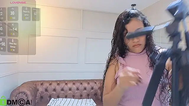 ArielBlossom    online show from 10-22-25, 11:20