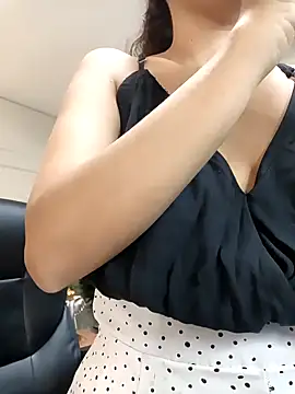 ArielBlossom    online show from 02-19-26, 11:51