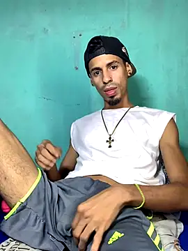 Snapshot of Alexx_1214 chatting on 09-21-25, 04:17 Alexx 1214 online show from 09-21-25, 04:17