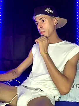 Snapshot of Alexx_1214 chatting on 10-09-25, 11:49 Alexx 1214 online show from 10-09-25, 11:49