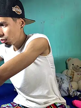 Snapshot of Alexx_1214 chatting on 09-19-25, 02:37 Alexx 1214 online show from 09-19-25, 02:37