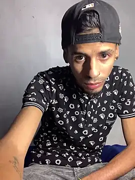 Snapshot of Alexx_1214 chatting on 09-12-25, 02:23 Alexx 1214 online show from 09-12-25, 02:23