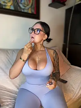 GabyMejiaa online show from 12-17-25, 10:04