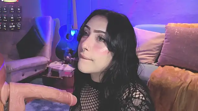 Snapshot of ashlynnlowe_ chatting on 10-04-25, 07:37 ashlynnlowe  online show from 10-04-25, 07:37