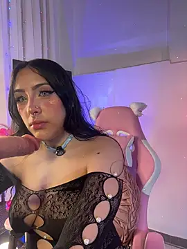 ashlynnlowe  online show from 04-07-26, 10:11