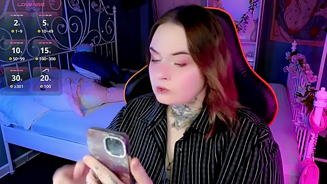 Alice Linger online show from 09-17-25, 03:25