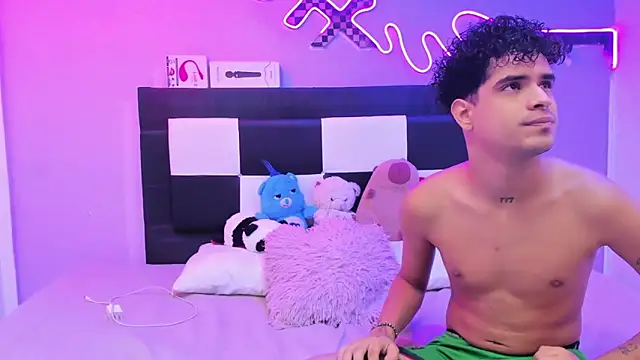 Snapshot of Lucky_boys__X chatting on 06-04-26, 01:27 Lucky boys X online show from 06-04-26, 01:27