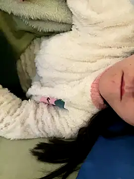 ruiki666 online show from 12-17-25, 04:06